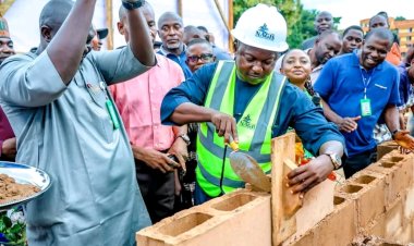 Paau Alumnus, Dr Rabiu Olowo, Donates Accounting Research Centre Of Excellence And Digital Library To University
