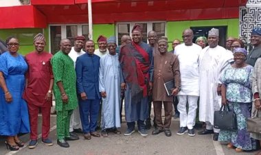 FUHSO Governing Council Honours APC National Chairman, Confers Idoma Cultural Recognition