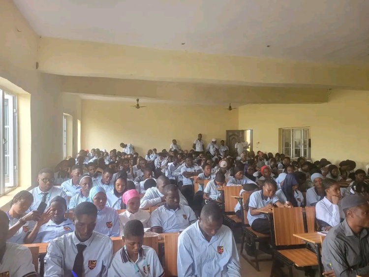 Lens University Faculty of Management Holds Seminar on Career Opportunities in Management Disciplines