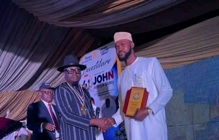 UEE Vice Chancellor Receives Rotary Club Award of Excellence