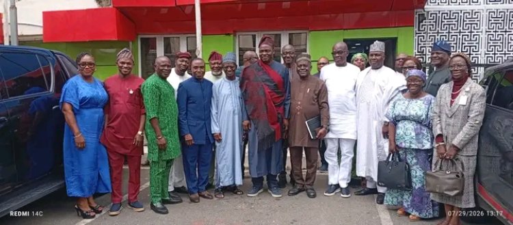 FUHSO Governing Council Honours APC National Chairman, Confers Idoma Cultural Recognition
