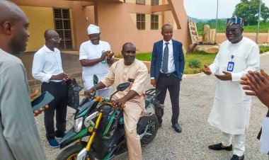 FUL VC Gifts Staff Member N2.5m Electric Motorcycle for Dedication to Duty