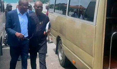 Bayelsa Government Presents Two Coaster Buses to Bayelsa Medical University