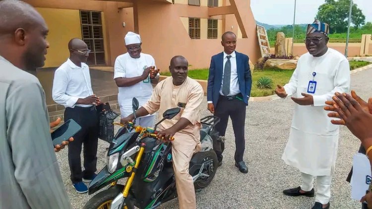 FUL VC Gifts Staff Member N2.5m Electric Motorcycle for Dedication to Duty