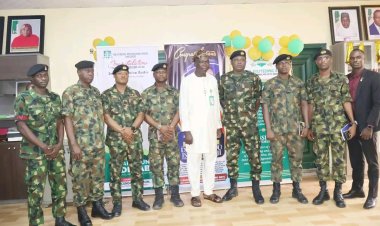 FEDPA Senior Staff Club Pays Congratulatory Visit to Rector, Presents Gift