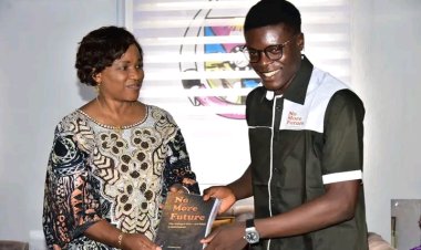 FUTA Alumnus, Guinness World Record Holder Christopher Olusa Presents Book to Vice-Chancellor