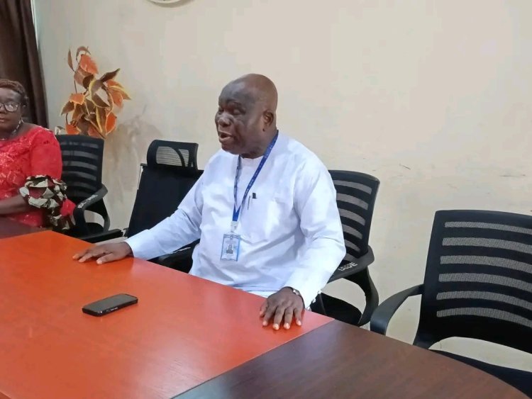 IAUE Registrar Holds Meeting with Directors and Deputy Registrars